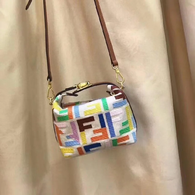 Fendi tote bags with a water - resistant lining for practicality during rainy daysEN   Designer bags by Fendi 067