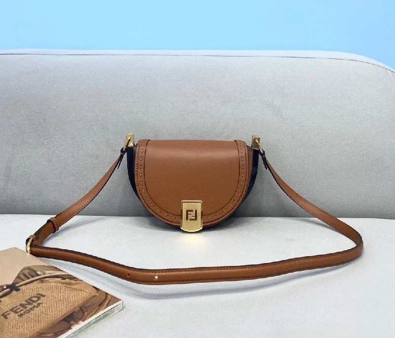 Fendi crossbody bags with a convertible strap that can be worn multiple waysEN   Designer bags by Fendi 057