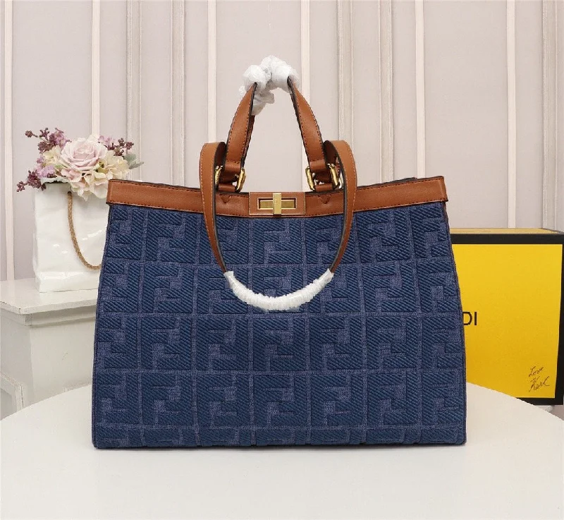 Ladies Fendi shoulder bags with a detachable scarf strap for a stylish and versatile optionEN   Designer bags by Fendi 088