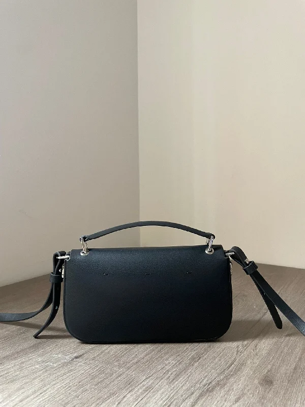 Fendi crossbody bags with a convertible strap that can be worn multiple waysWF -  Fendi Bag - 053