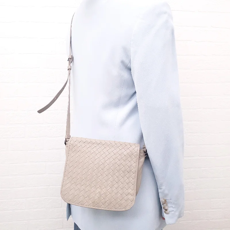 Yves Saint Laurent bags with luxurious suede detailsBOTTEGA VENETA BEIGE WOVEN CROSSBODY