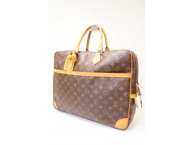 Louis Vuitton bags with a snap - button closure and a decorative charm for styleAuthentic Pre-owned Louis Vuitton Monogram Porte-documents Voyage 2 Compartments M53362 210704