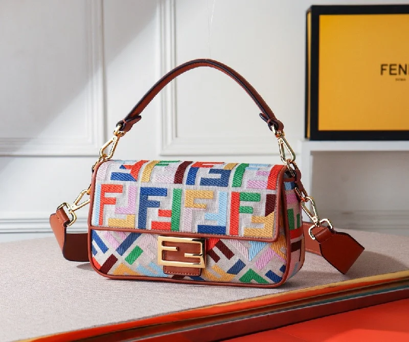 Fendi tote bags with a self - cleaning interior lining for easy maintenanceEN   Designer bags by Fendi 062