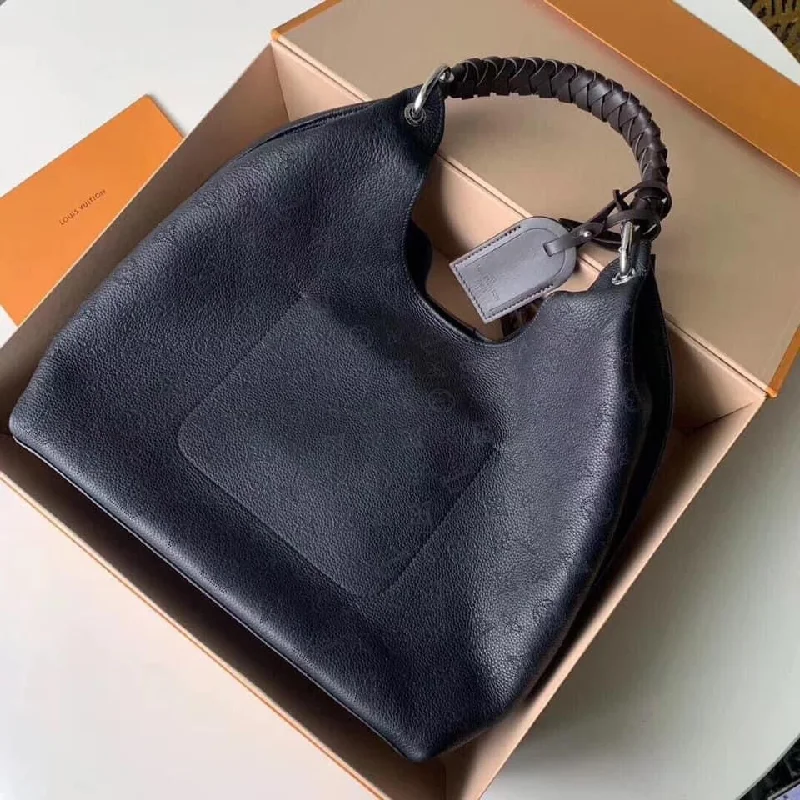 Louis Vuitton bags with a detachable mirror inside for on - the - go touch - upsLouis Vuitton Carmel Bag