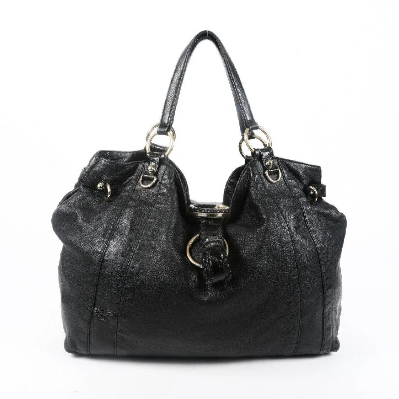 Women Gucci bags with interlocking G hardware for a classic lookGucci Bag G Wave Black Leather Tote