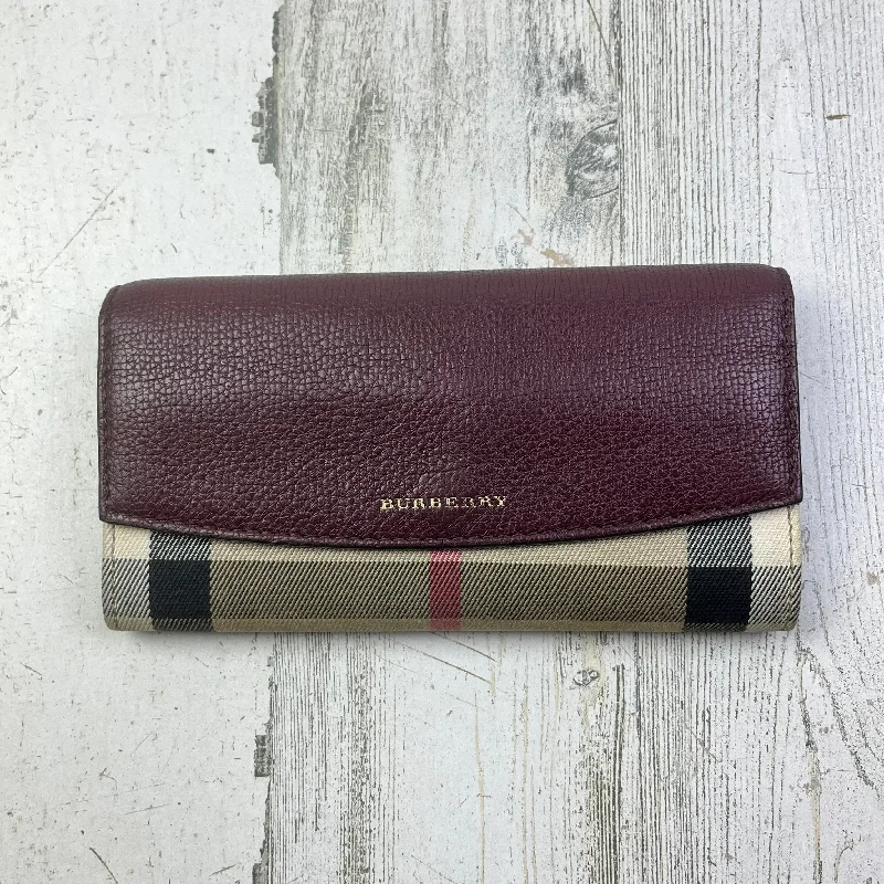 Statement - Making Oversized Burberry BagsWallet Luxury Designer By Burberry, Size: Medium