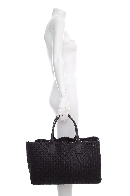 Bottega Veneta bags for garden partiesBottega Veneta Black Cabat Intrecciato Leather Tote