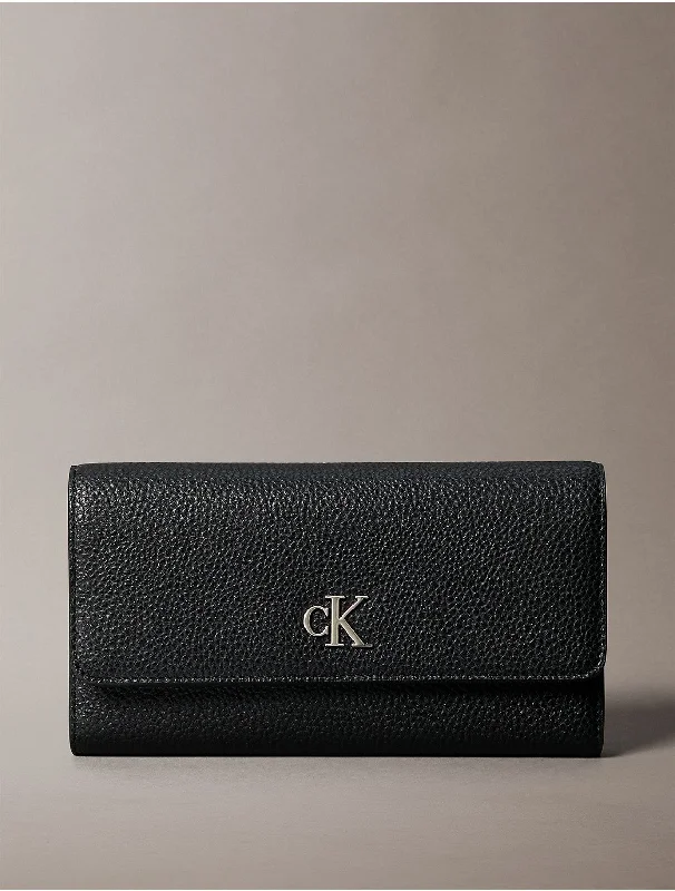 Calvin Klein designer handbags with logoWomen's Archive Hardware Wallet - Black