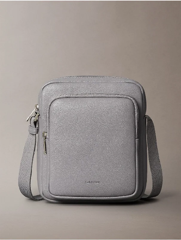 Calvin Klein bagsMen's Micro Pebble Reporter Bag - Grey