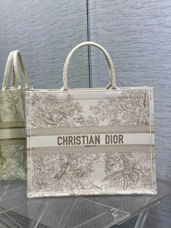 Fashion - forward Christian Dior tote bags for the modern womanChristian Dior  Bags - 2638